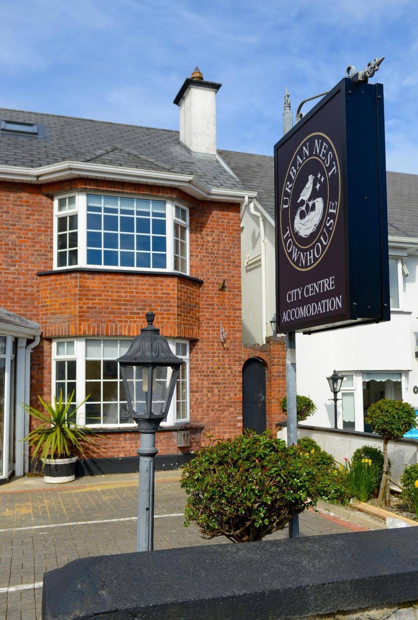 Urban Nest Townhouse Bed & Breakfast Galway Exterior photo