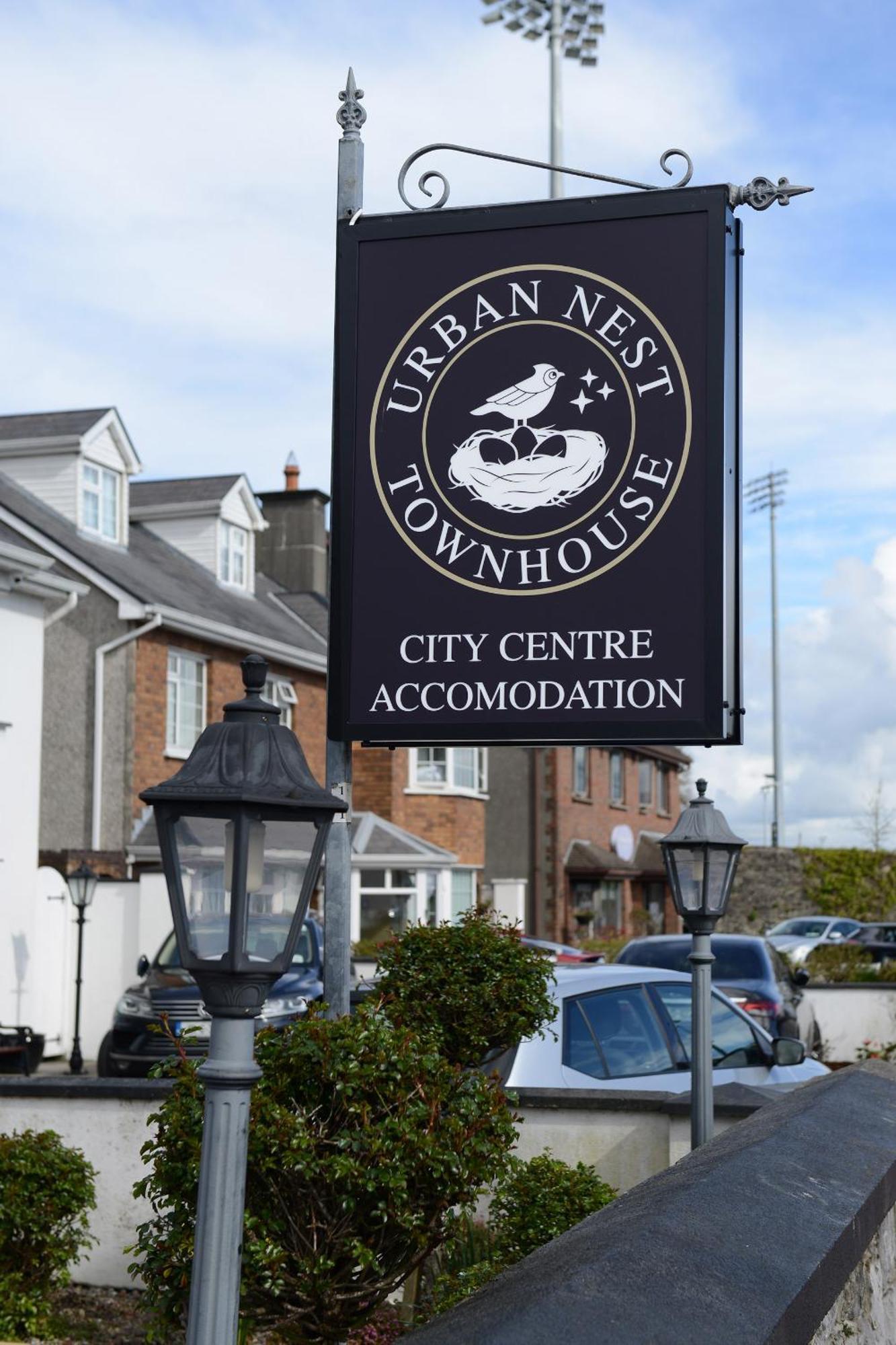 Urban Nest Townhouse Bed & Breakfast Galway Exterior photo